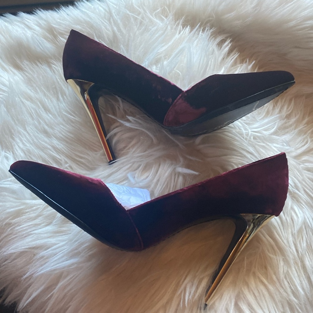 NWT Velvet Alice and Olivia Pump Bordeaux Pump